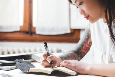 Why You Should Be Journaling After Your Workouts, From A Psychologist